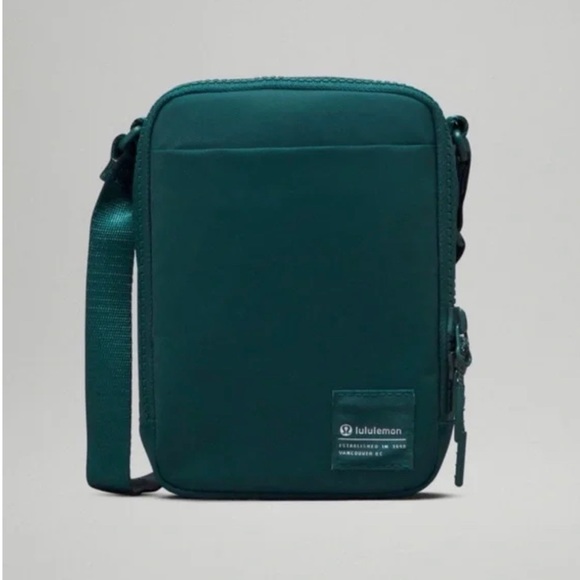 lululemon athletica Handbags - NWT Lululemon Easy Access Crossbody Bag Storm Teal 1.5L